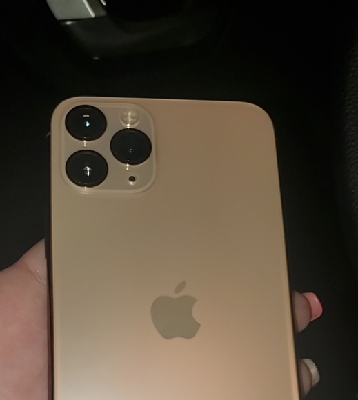 I phone 11 pro - Picture 2 of 2